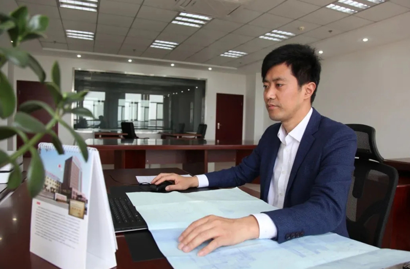 海安名匠丨江蘇鵬飛集團(tuán)股份有限公司設(shè)計(jì)中心主任，高級(jí)工程師、高級(jí)技師李曉平